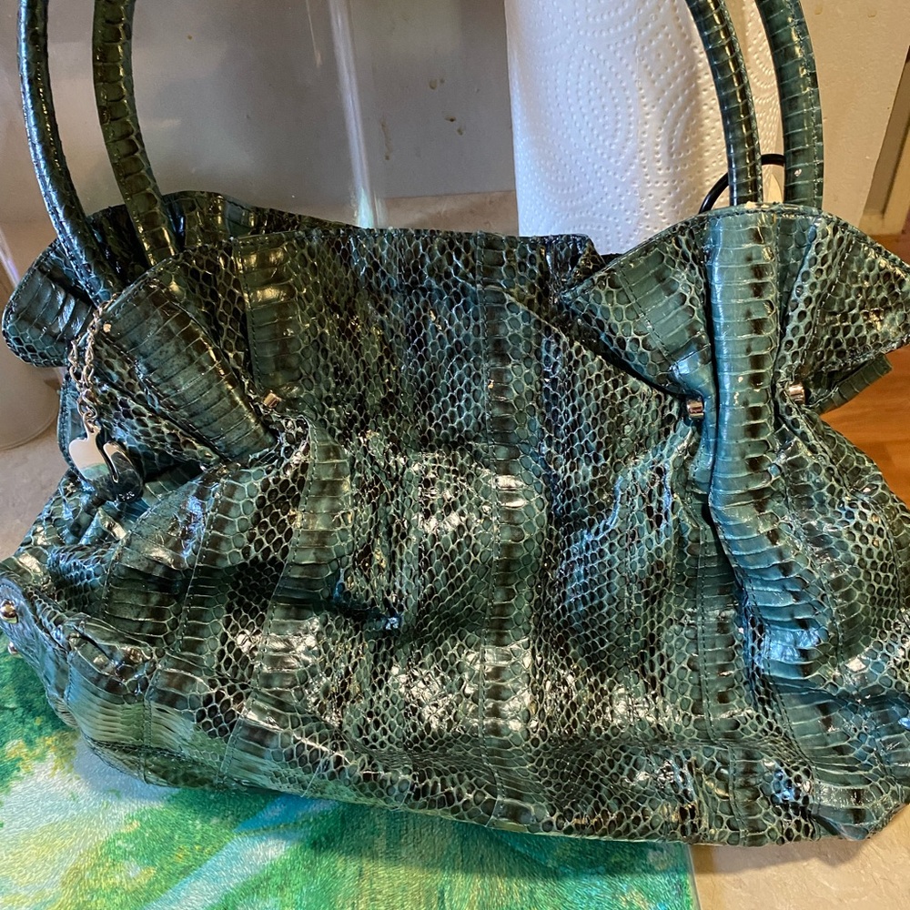 Elegant Green Snakeskin Pattern Bag